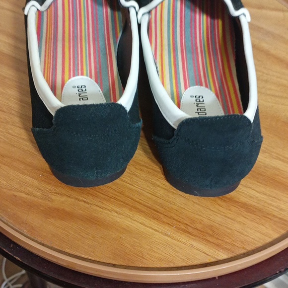 No Boundaries faux suede loafers - Picture 3 of 7